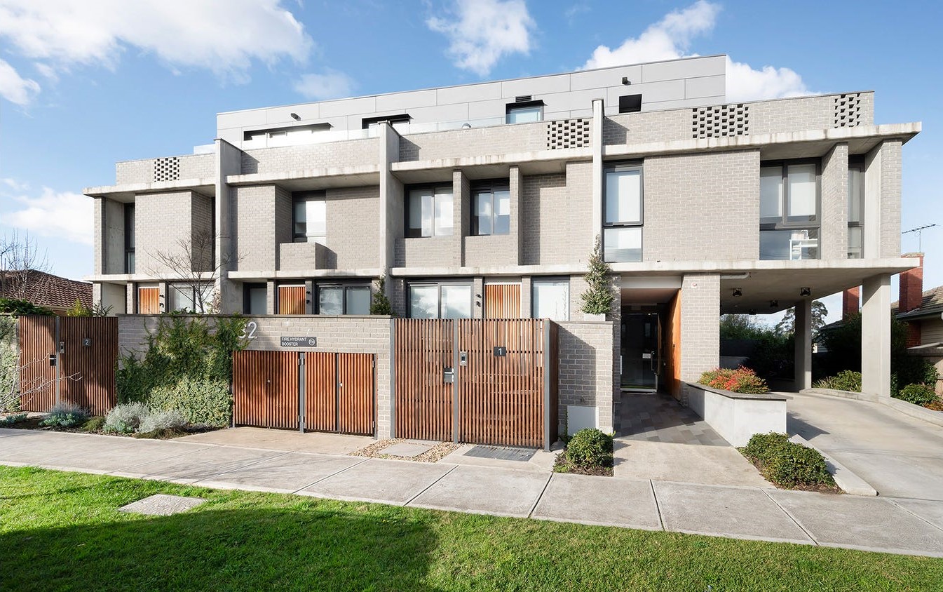 MCKINNON - 8/30-32 PRINCE EDWARD AVENUE