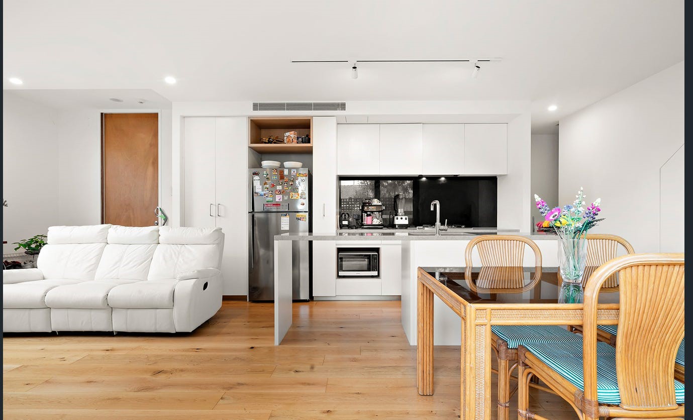 MCKINNON - 8/30-32 PRINCE EDWARD AVENUE