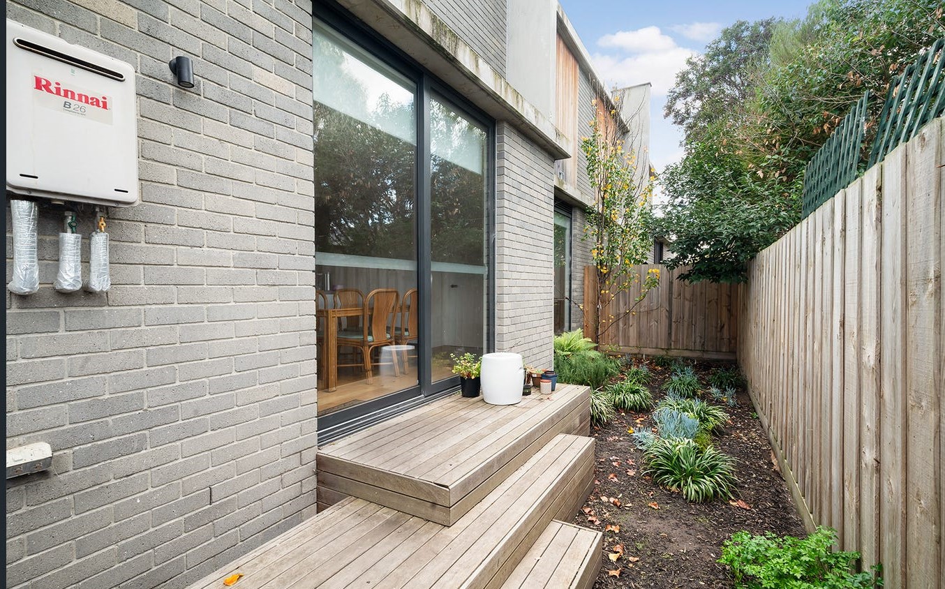 MCKINNON - 8/30-32 PRINCE EDWARD AVENUE