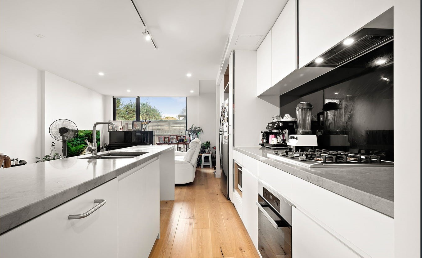 MCKINNON - 8/30-32 PRINCE EDWARD AVENUE