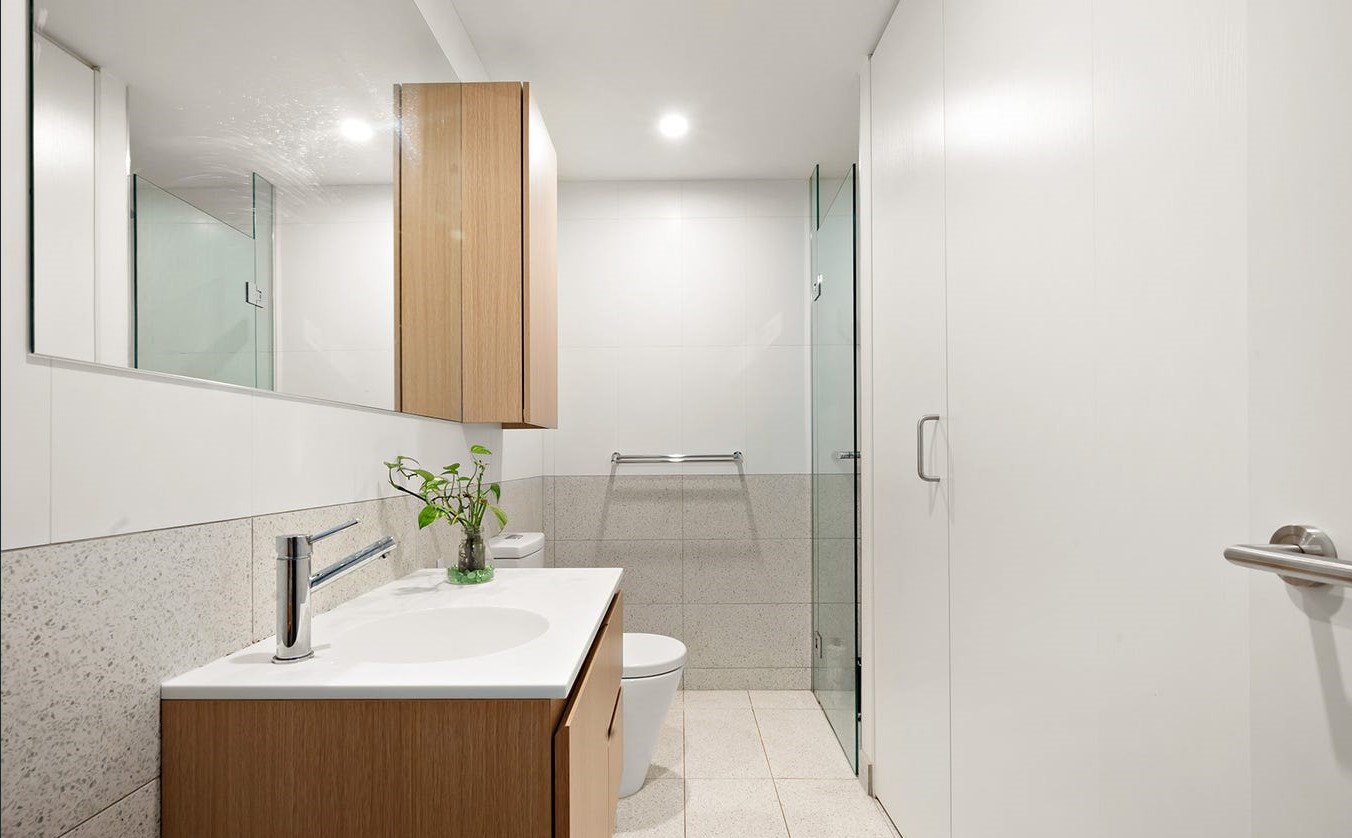 MCKINNON - 8/30-32 PRINCE EDWARD AVENUE