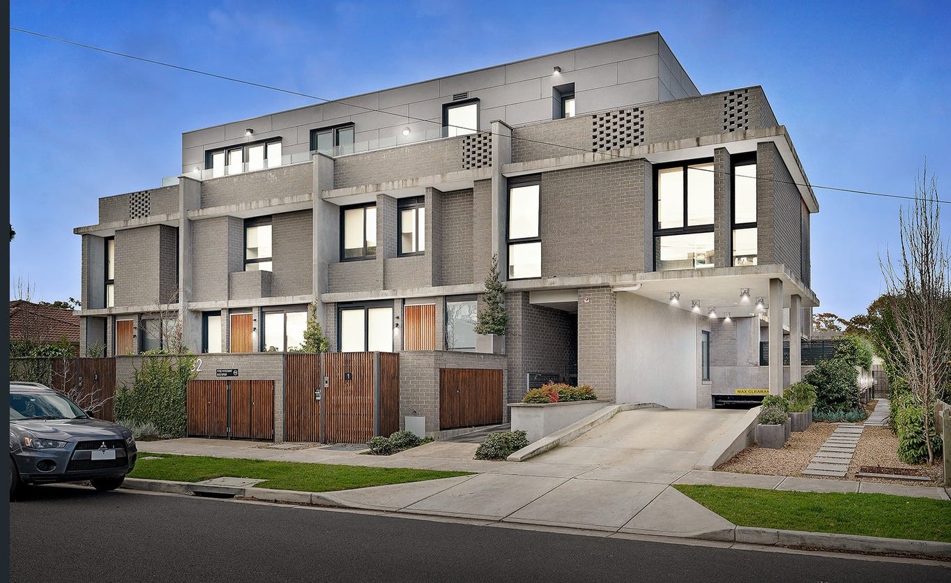 MCKINNON - 8/30-32 PRINCE EDWARD AVENUE