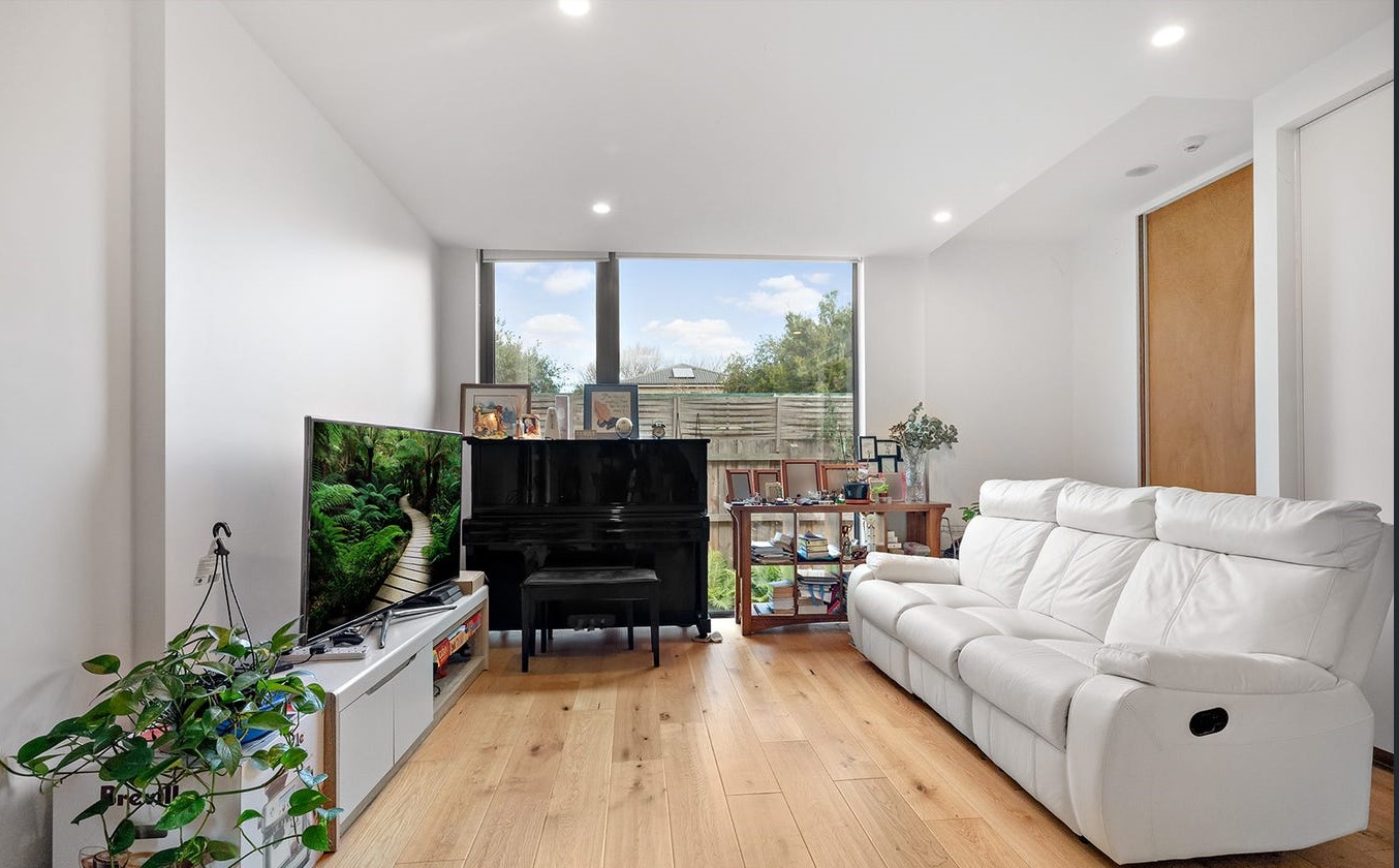 MCKINNON - 8/30-32 PRINCE EDWARD AVENUE